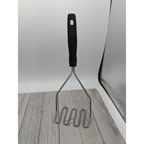 Vintage Potato Vegetable Masher Black Handle Utensil 10 1/2" - Picture 7 of 7